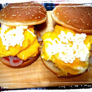 卵と酢玉ねぎのハンバーガー